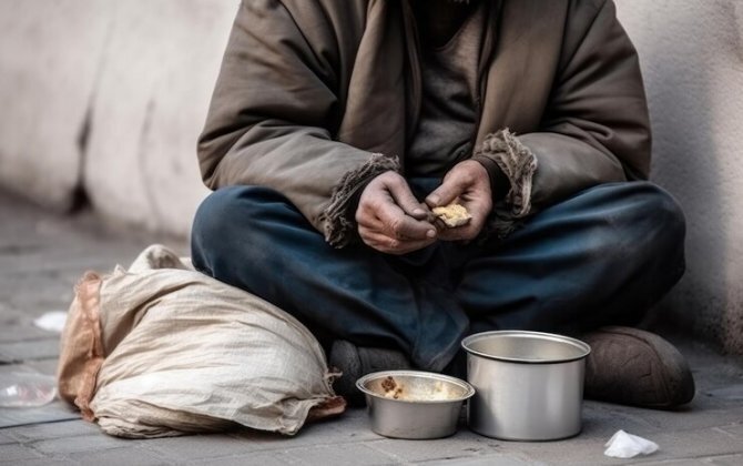 Köhnə dilənçidən yeni şüar: "Kiçik ianələr böyük fərq yaradır!"