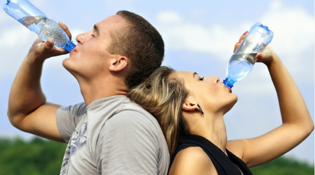 Plastik butulkalardan içilən su qan təzyiqini artıra bilər