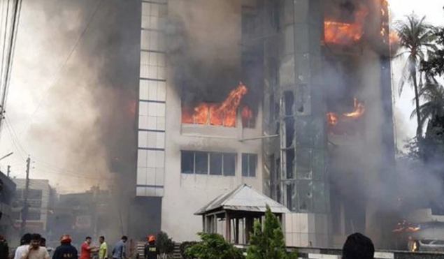 Banqladeşdə hotel yandırıldı: 18 ölü, 150-dən çox yaralı