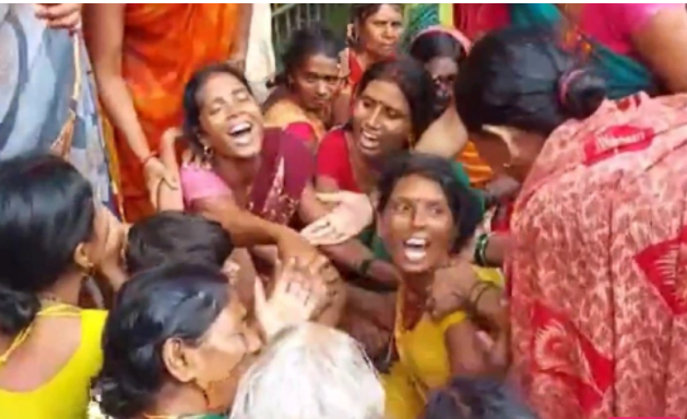 Hindistanda məbəddə izdiham: Ölənlər və yaralananlar var