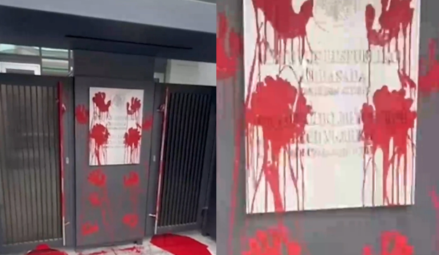 Rusiyanın paytaxtında Litva səfirliyinin binası al qırmızı rəngə boyandı: Baltikyanı ölkə nota verdi