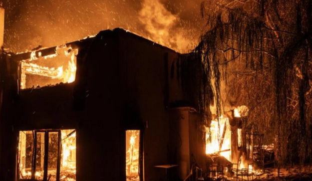 Yunanıstan alovlar içində: NASA peyklərdən Attikadakı yanğınların miqyasını göstərdi