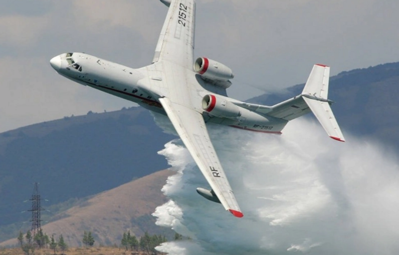 Azərbaycanın amfibiya təyyarəsinin Türkiyədəki meşə yanğınları ilə mübarizə görüntüləri