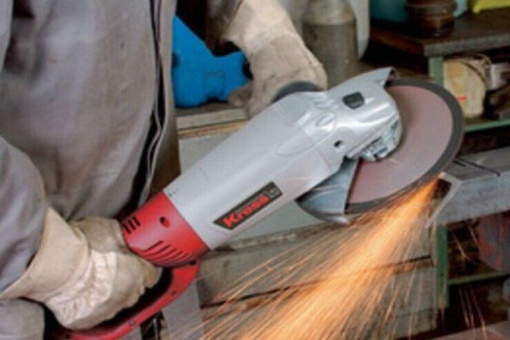 Bakıda DƏHŞƏT: Laqonda ilə özünü doğrayan kişi öldü