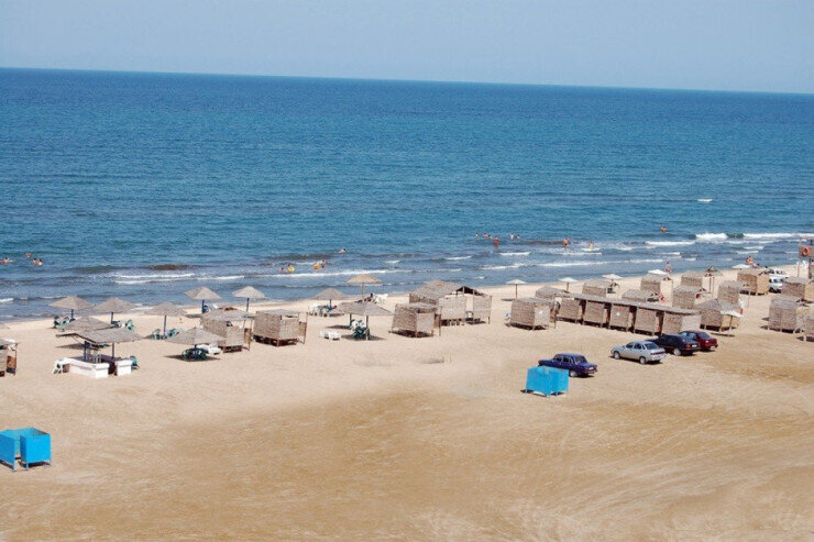 Bakıda çimərlikdə OĞURLUQ