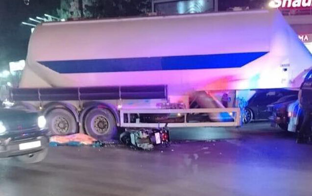 Yük maşınının altında qalan motosikletçi öldü - Foto