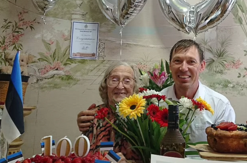 48 yaşlı kişi 104 yaşlı qadına AŞİQ OLDU: Məhkəmə onların sevgisinə İNANMADI - FOTOLAR