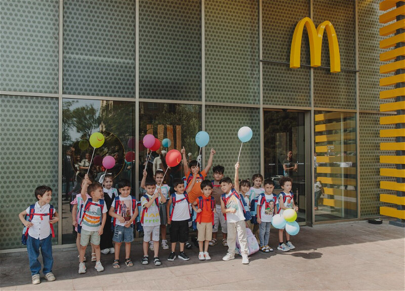 "McDonald’s Azərbaycan" və DSMF bütün ölkə üzrə şəhid ailələrindən olan birinci sinif şagirdlərini məktəb ləvazimatları ilə təmin edib - FOT