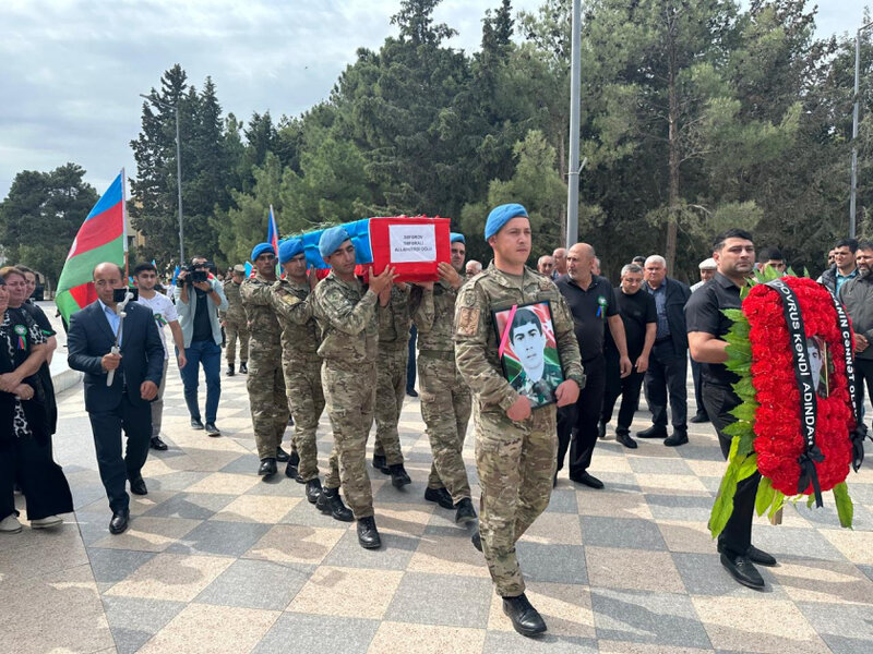 İtkin 3 şəhidimiz dəfn olundu - Fotolar - Yenilənir