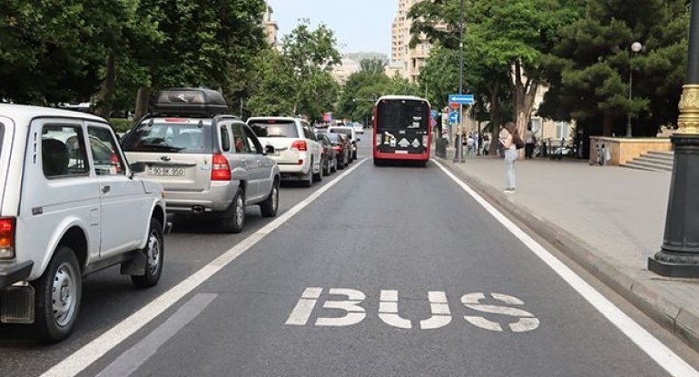 Taksi və avtobus sürücülərini üz-üzə qoyan PROBLEM