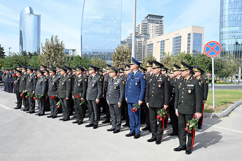 Müdafiə Nazirliyinin rəhbər heyəti Zəfər parkında - Fotolar