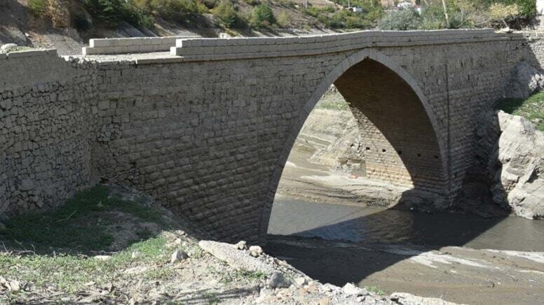 Bir əsrlik sirr açıldı: Tarixi körpü göz önündə