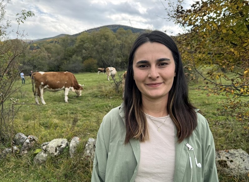 Universitet məzunu olan gənc heyvandarlıqda kəndinə nümunə olmaq istəyir - FOTO