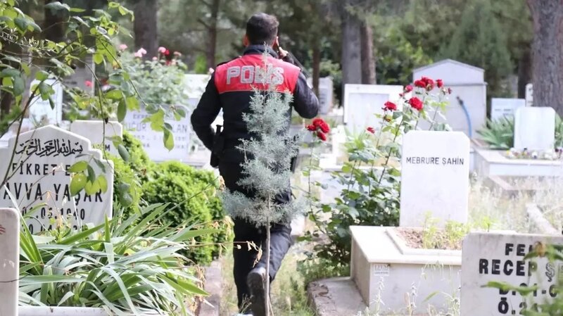 Qazılan məzarda qara torbada daha iki nəfərin sümükləri tapılıb