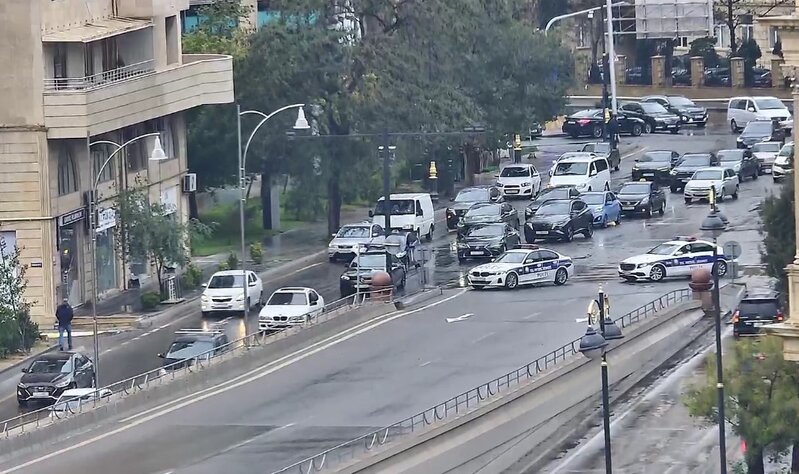 Bakıda bəzi yollarda məhdudiyyət tətbiq edilib, sıxlıq yaranıb - SİYAHI