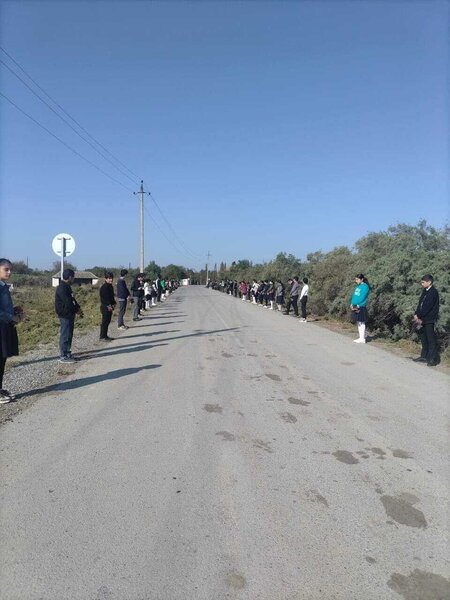 Zərdabda şagirdləri vəfat edən müəllimi son mənzilə belə yola saldı - Foto