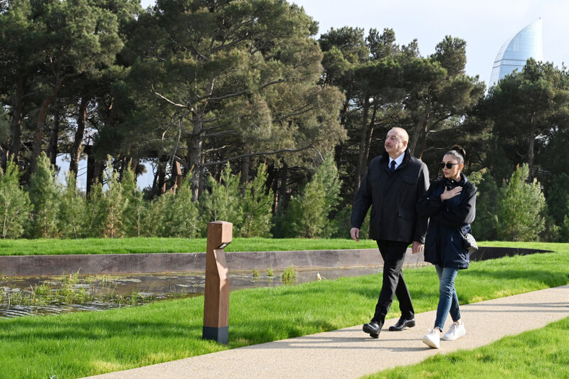 Prezident ailəsi ilə Mərkəzi Nəbatat Bağının açılışında - Fotolar