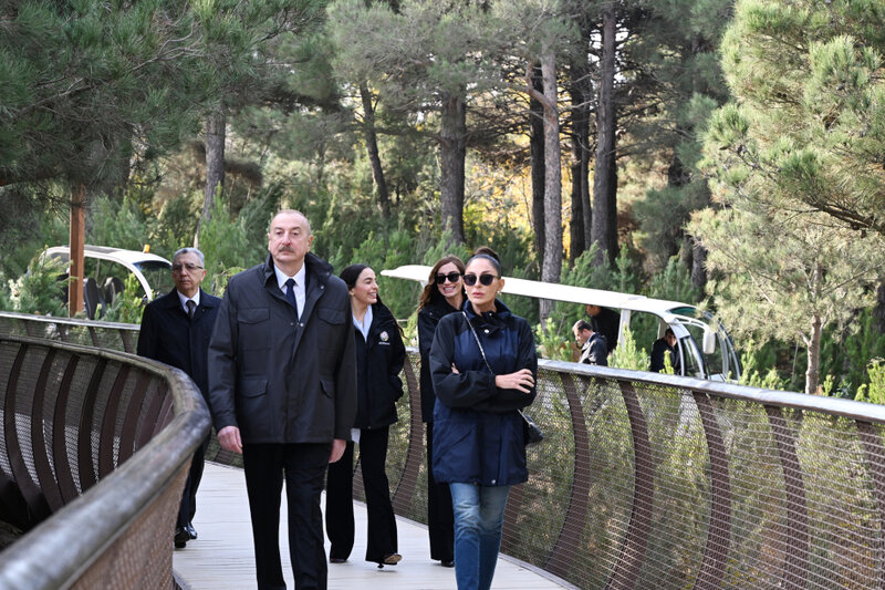 Prezident ailəsi ilə Mərkəzi Nəbatat Bağının açılışında - Fotolar