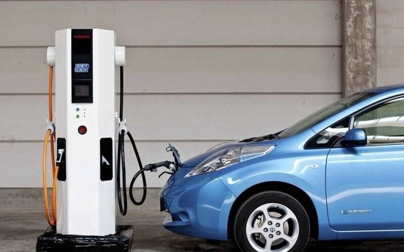 Fərdi evlərin həyətində elektromobillərin enerji doldurucuları üçün icazə tələb olunmayacaq