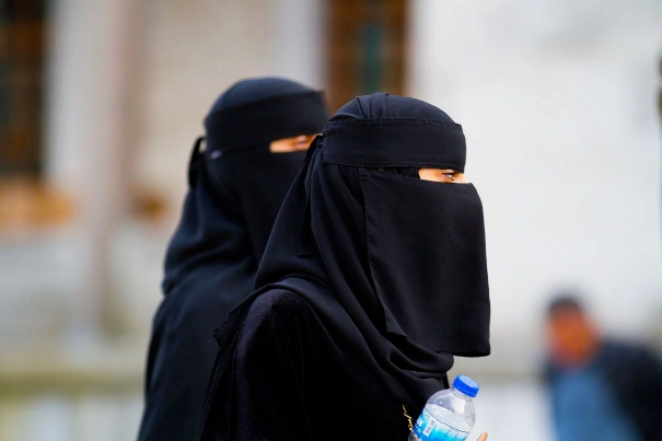 İsveçrədə çadra və niqab geyinməyə qadağa qüvvəyə mindi