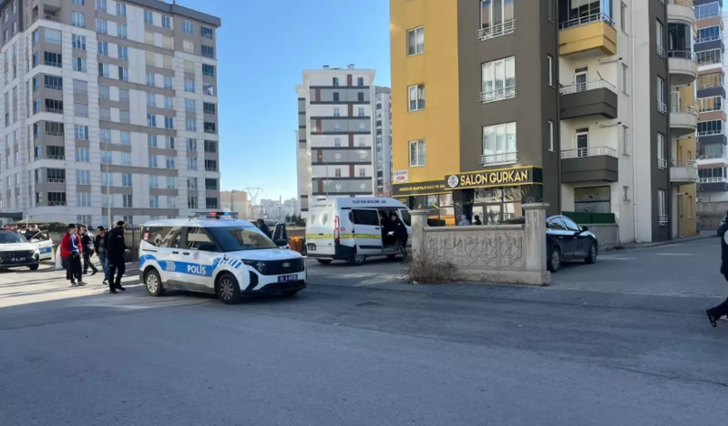 Polis evində ölü tapılıdı