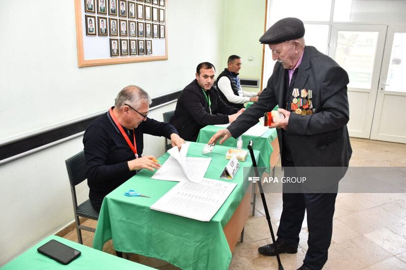 Azərbaycanda 102 yaşlı seçici səs verdi