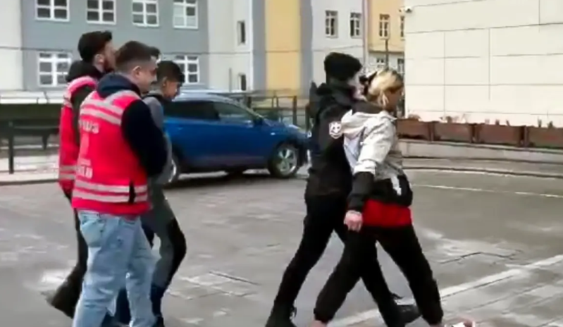 14 yaşlı uşaq hamilə qadını silahla vurdu