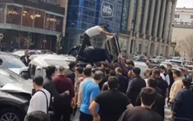 Bakıda avtomobil aşdı - VİDEO