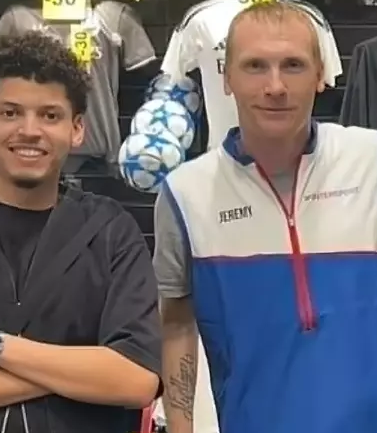 Haradan hara: Bir dövrün əfsanəvi adı mağaza işçisi oldu - FOTO