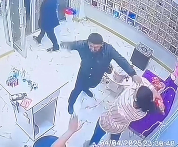 Bərdədəki dəhşətli cinayətin TƏFƏRRÜATI - Gözəllik salonunda qadına hücumun ANBAAN GÖRÜNTÜLƏRİ