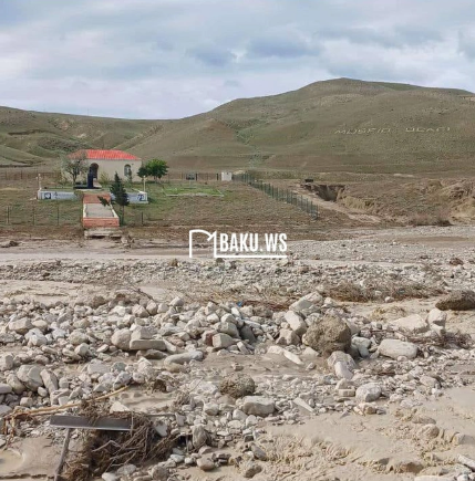 Mikayıl Müşfiqin ev muzeyinə gedən yeganə körpünü SEL APARDI