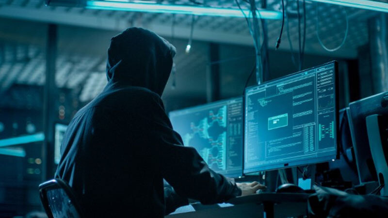 Bank kartlarından pul oğurlanması kütləvi hal alır: Günahkar kimdir?