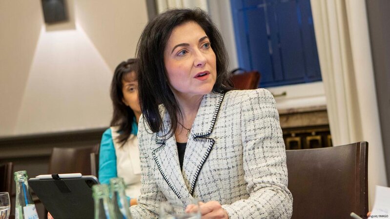 Keçmiş nazir yeni nazirlə EVLƏNDİ