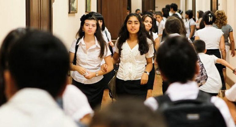 Bakıda dərs zamanı şagird vəhşicəsinə döyüldü - Foto