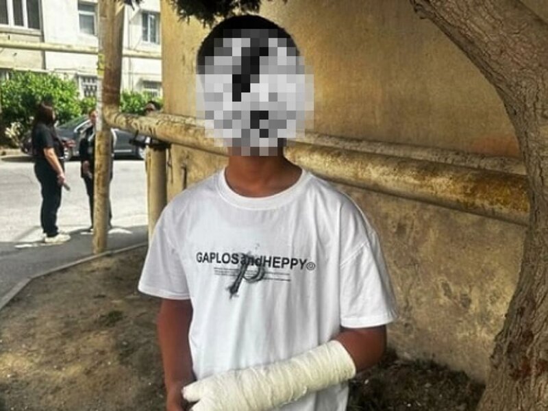 Bakıda dərs zamanı şagird vəhşicəsinə döyüldü - Foto