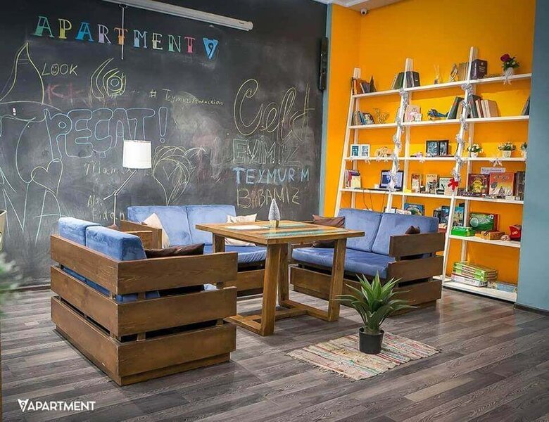 Bakıda "Mafiya" oyununa görə dava: Bir nəfərin qolu sındı