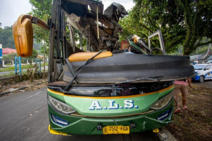 Dəhşətli avtobus qəzası 12 can aldı