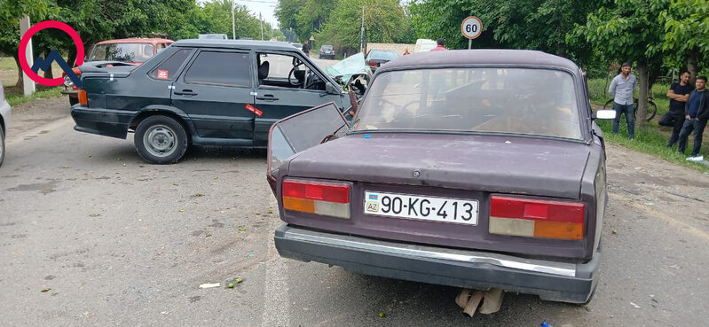 Ağır qəzada sürücülər yaralandı, meyvə-tərəvəz yola dağıldı - Fotolar