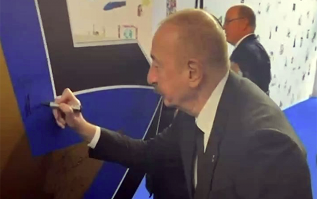 Prezidentdən Tiranada xatirə imzası - Video