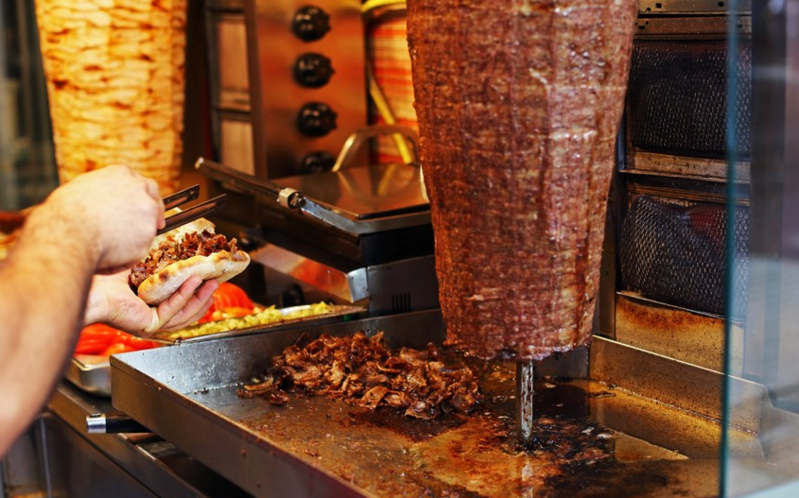 Azərbaycanda kütləvi qida zəhərlənməsi olub, DÖNƏRXANA BAĞLANIB