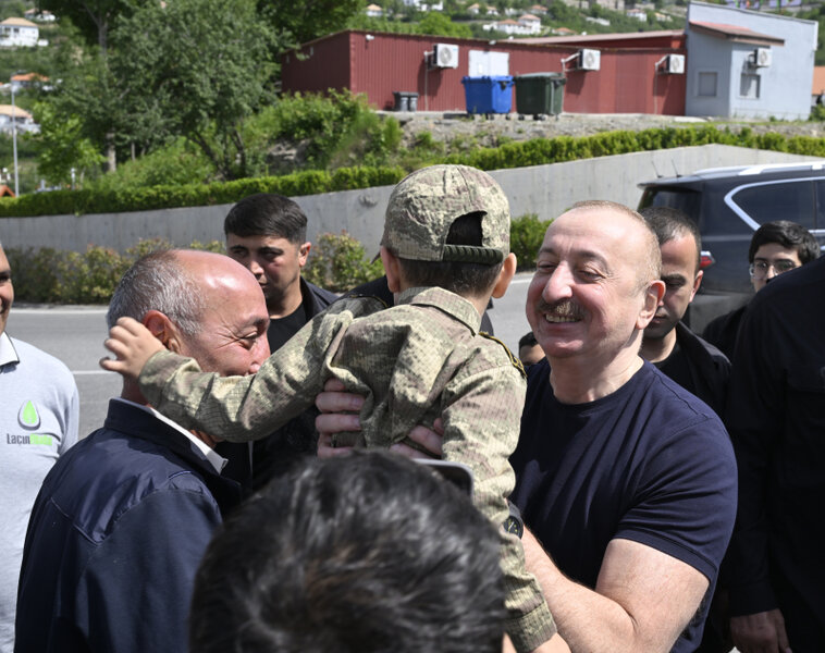 İlham Əliyev uşaqlarla bir arada - Fotolar