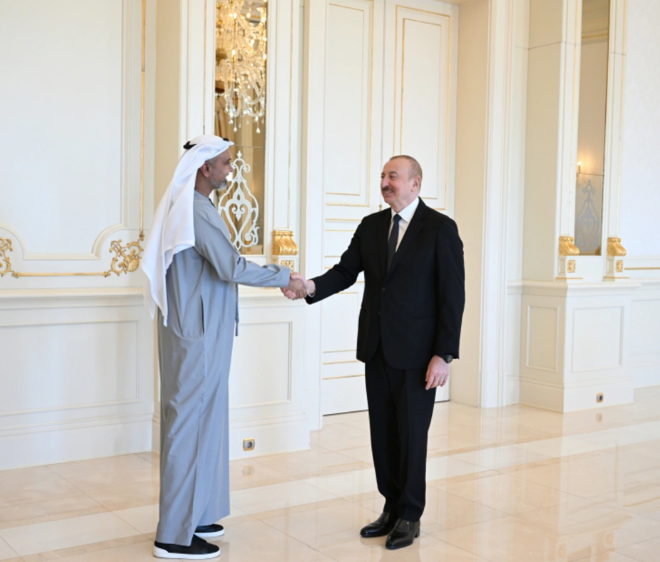 İlham Əliyev Birləşmiş Ərəb Əmirliklərinin iş adamlarından ibarət nümayəndə heyətini qəbul edib
