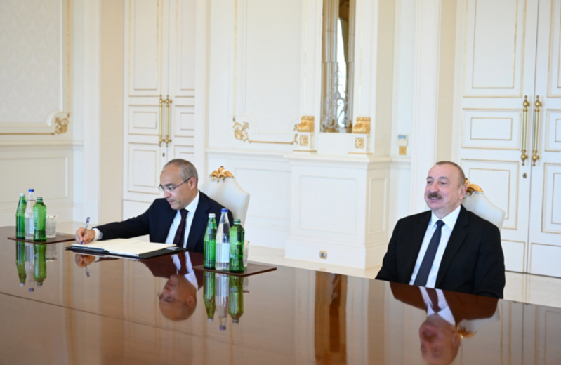 İlham Əliyev Birləşmiş Ərəb Əmirliklərinin iş adamlarından ibarət nümayəndə heyətini qəbul edib