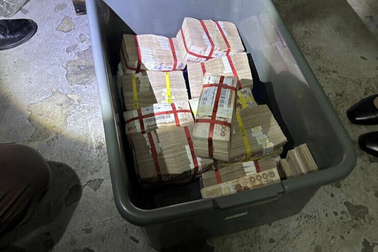 Zibil qabından 12 milyon pul tapdı