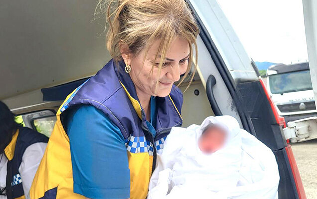 Kəlbəcər sakini evdə doğuş etdi - Fotolar