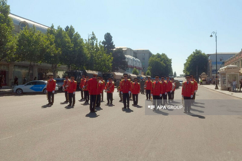 Xankəndi və Gəncədə hərbi yürüş keçirildi (YENİLƏNİB)