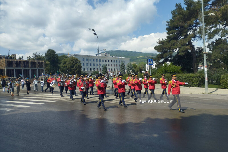 Xankəndi və Gəncədə hərbi yürüş keçirildi (YENİLƏNİB)