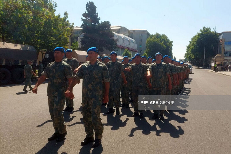 Xankəndi və Gəncədə hərbi yürüş keçirildi (YENİLƏNİB)