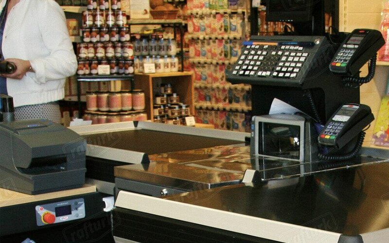 Qutunun içərisindəki pişik mağaza sahibini qorxutdu - VİDEO