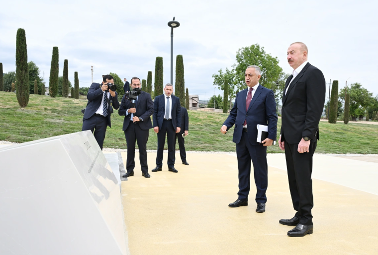 İlham Əliyev Xankəndidə Zəfər parkında görülən tikinti işləri ilə tanış olub